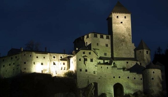 Tures Castle: nightly viewing