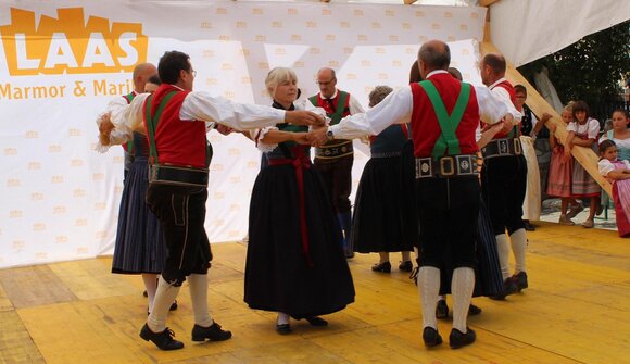 Performance: folk dance group