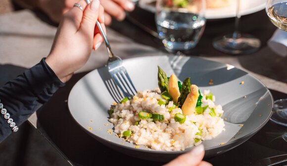 Asparagus meets sparkling wine