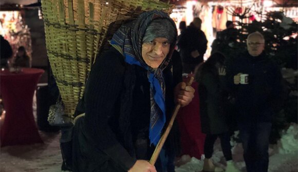 Torchlight parade with the “Befana”