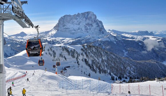 Skiguiding Sellaronda with Marmolada