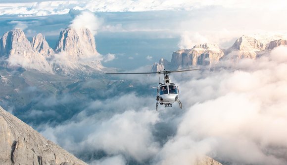 Volo in elicottero sopra le Dolomiti