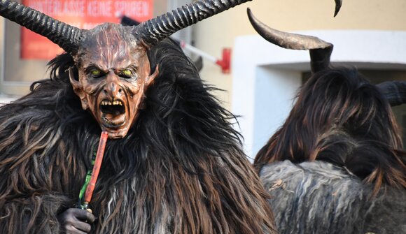 Sfilata dei Krampus a Colle Isarco