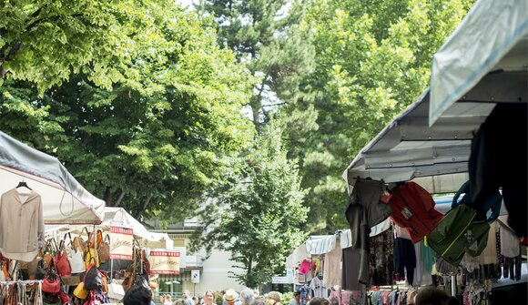 Grande mercato settimanale a Merano