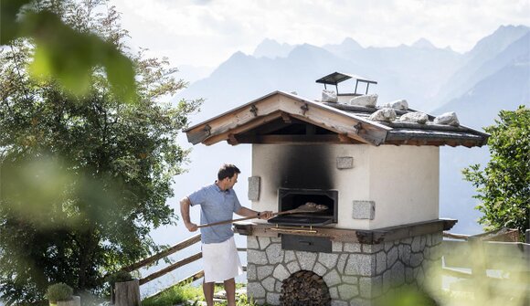 Preparazione del pane - malga Taser