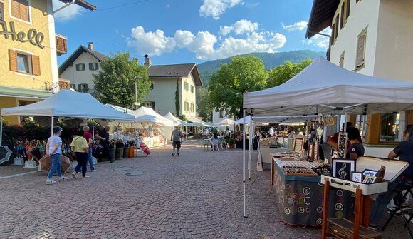 Craft market in Monguelfo