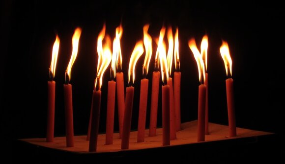 Family tourchlight hike