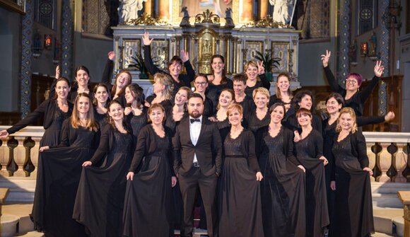 Music by "Ladinia Women's Chorus"
