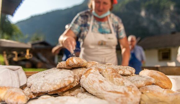 Brotbacken am Niederwieshof