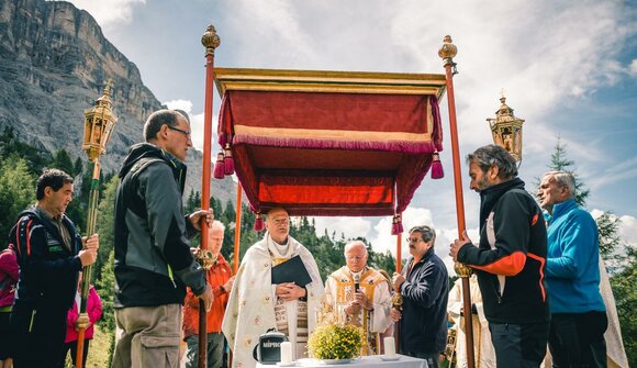 Procession in honour of the Archangels